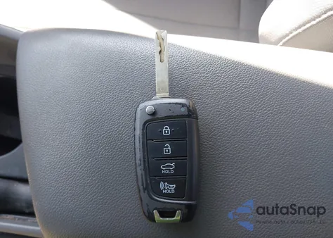 2021 Hyundai Elantra Se z USA, uszkodzony, nr VIN KMHLL4AG8MU181236